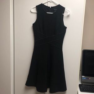 WHITE HOUSE BLACK MARKET BLACK DRESS